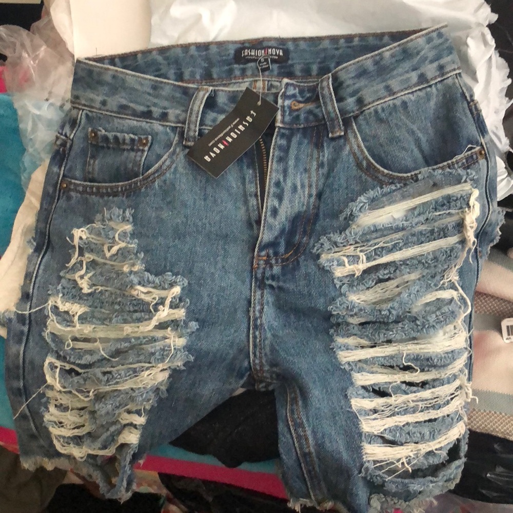 Fashion nova ripped mid thigh shorts